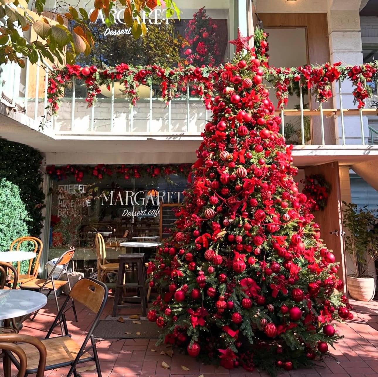 sim-card-korea-chingumobile-hottest-christmas-cafe-near-yeonnam